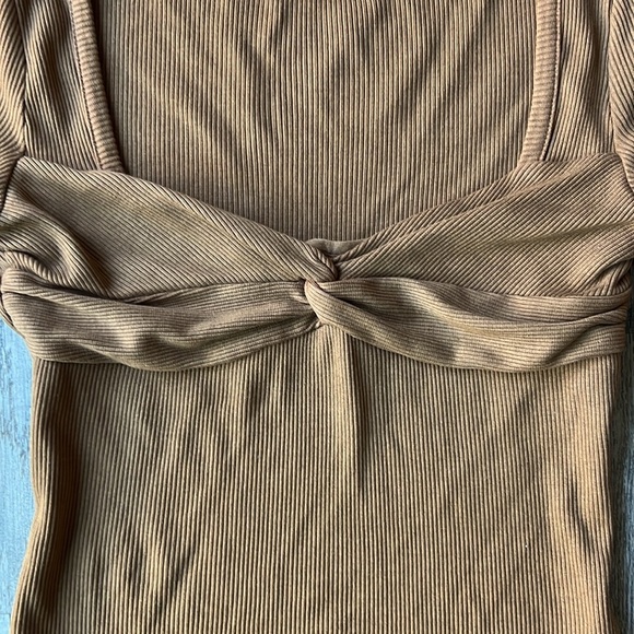 Citizens of Humanity Top Brown Parie Twist Top Size Medium Short Sleeve - Picture 6 of 15